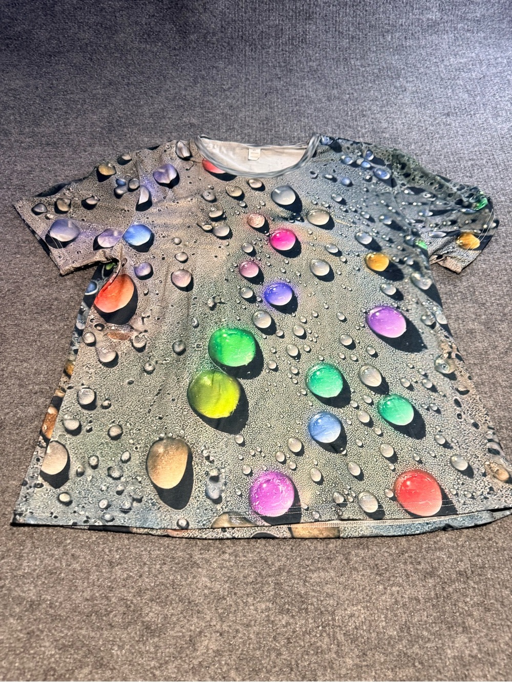 Women’s Short Sleeve Crewneck Tee with Multicolor Water Droplet Print - Gray